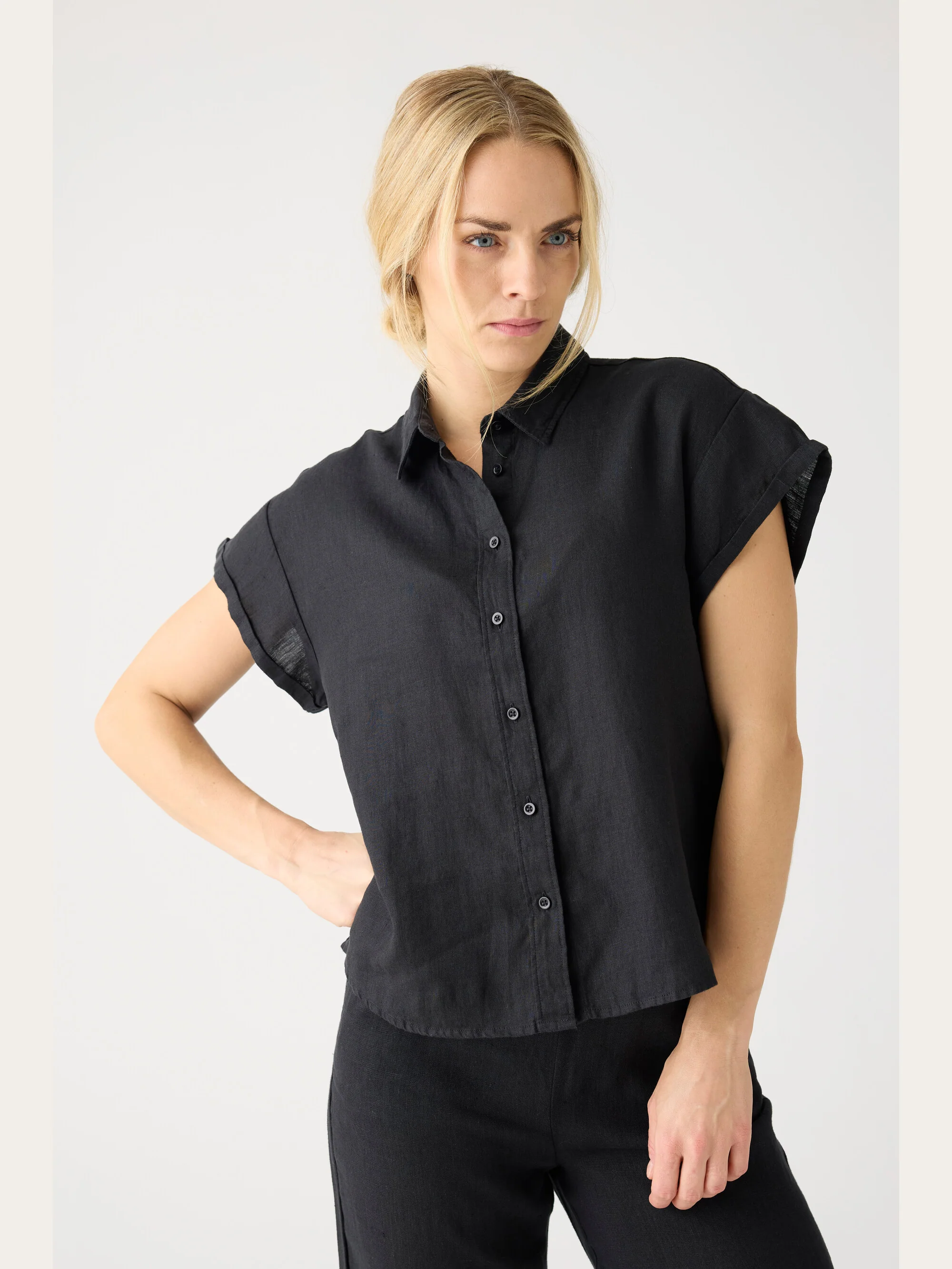ASTER fold up short sleeve linen shirt - Black Jet - Image 6