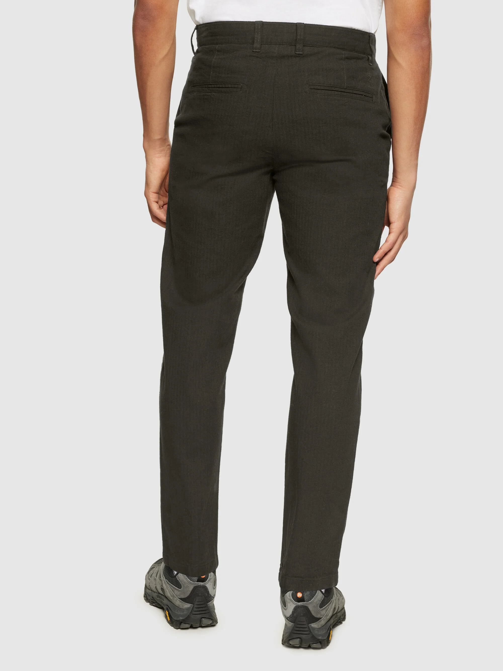 CHUCK regular flannel herringbone chinos - GOTS/Vegan - Demitasse (brown) - Image 3