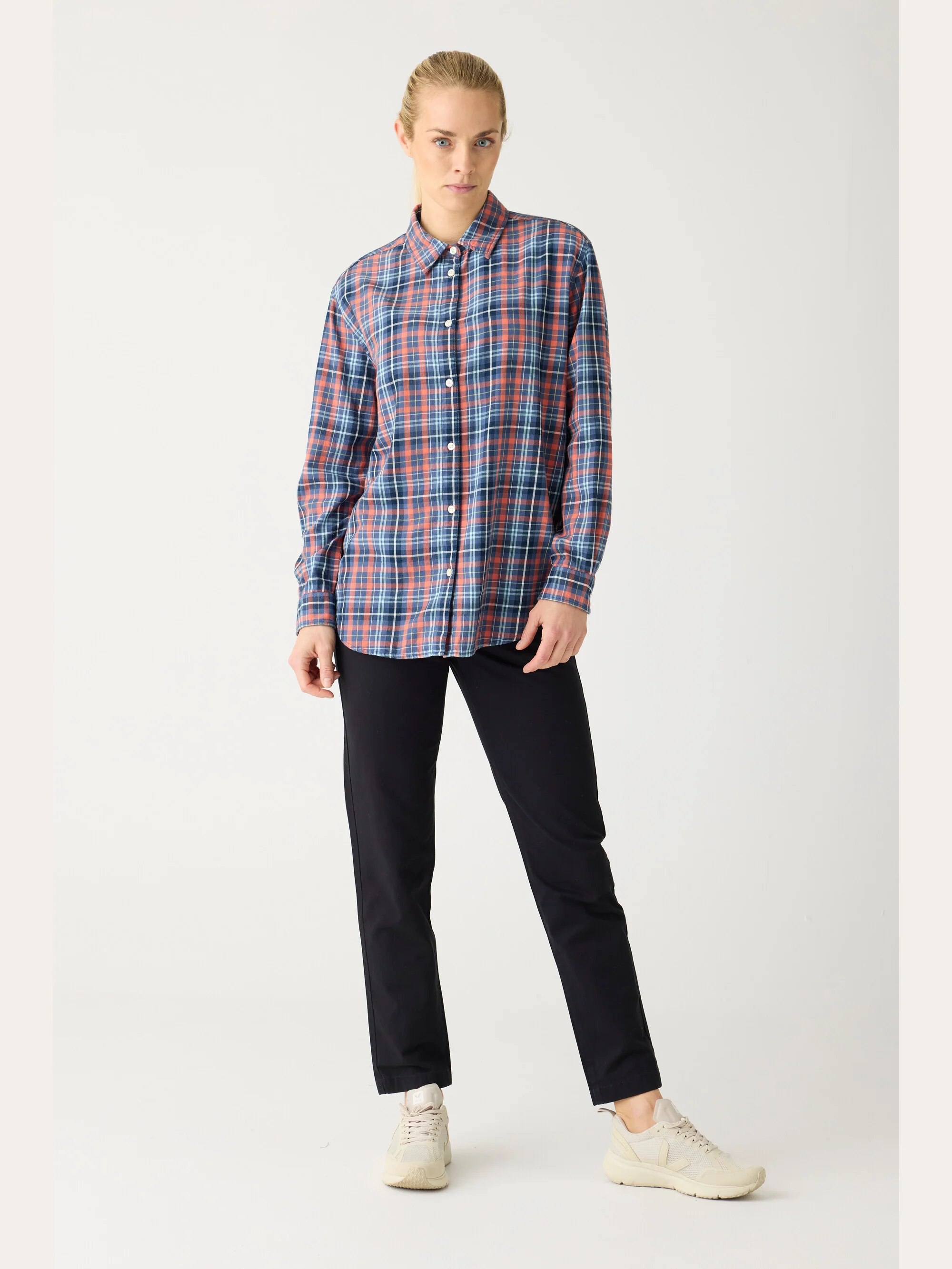 IRIS mom mid-rise twill chino - GOTS/Vegan - Black Jet - Image 4