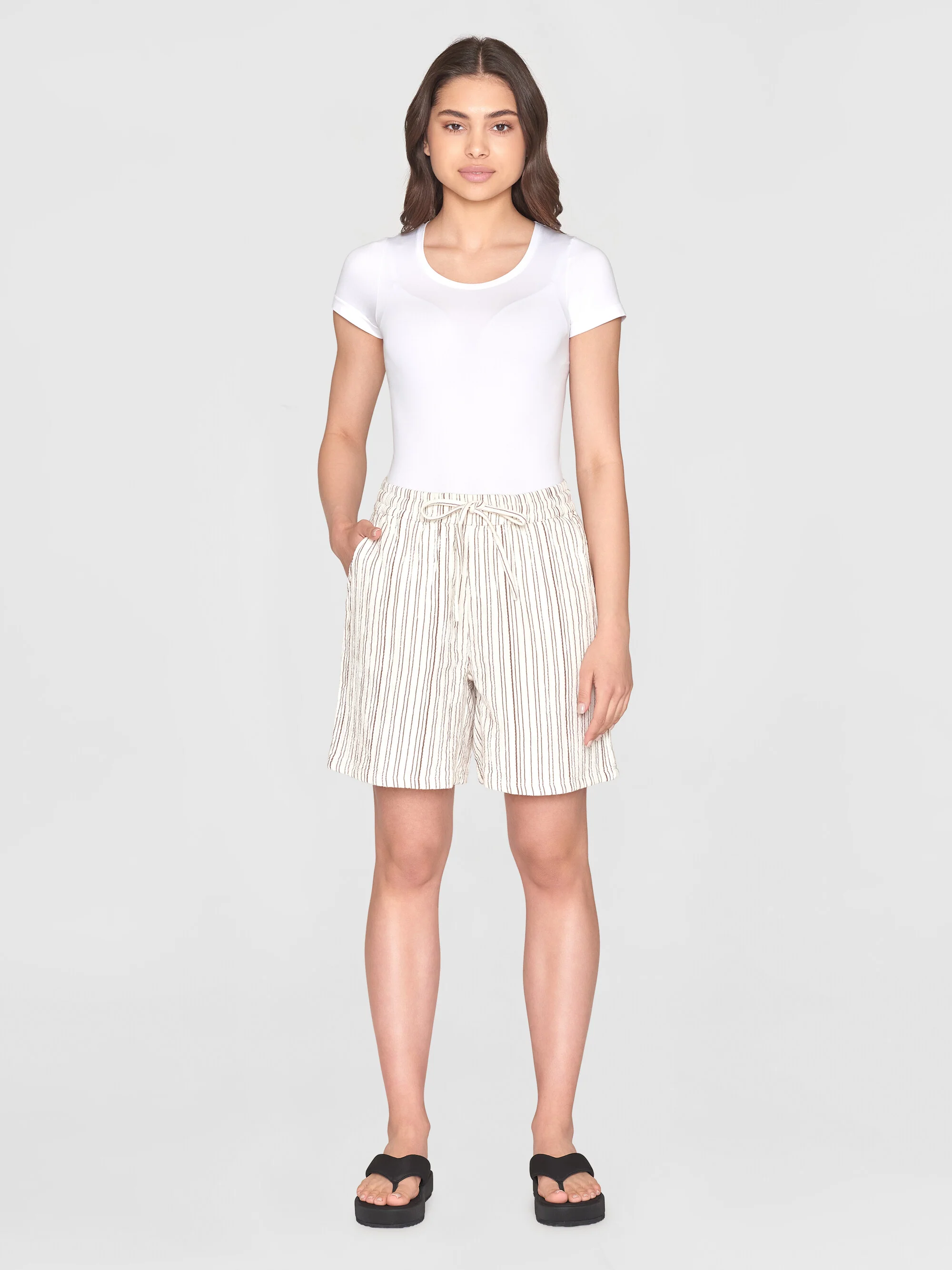 POSEY wide mid-rise wrinkle stripe shorts - GOTS/Vegan - Brown stripe - Image 4