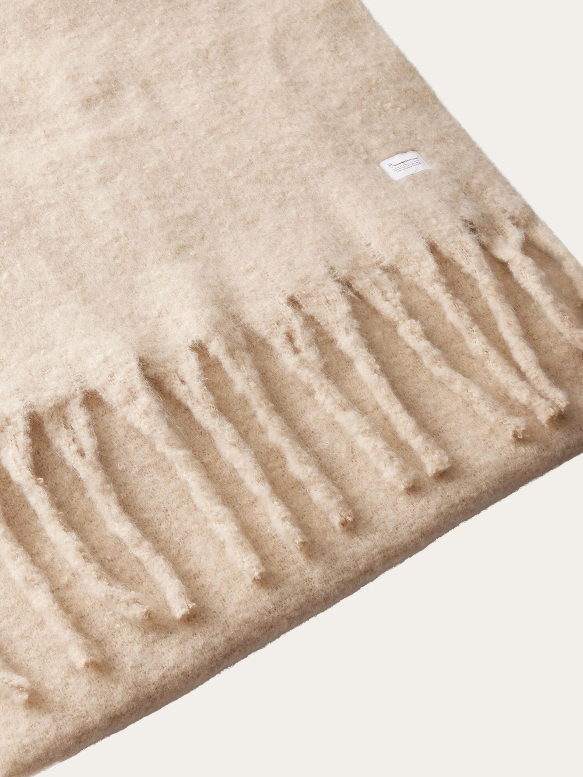 Recycled fringe scarf - Light feather gray - Image 4
